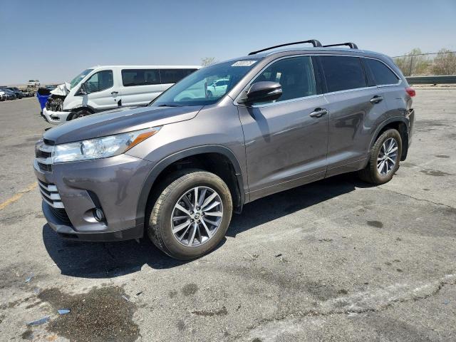 TOYOTA HIGHLANDER 2018 z numerem VIN 5TDJZRFH1JS871628 - Zdjęcie z aukcji