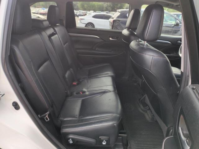 Photo 11 from auction – 2018 TOYOTA HIGHLANDER with VIN 5TDDZRFH5JS830030