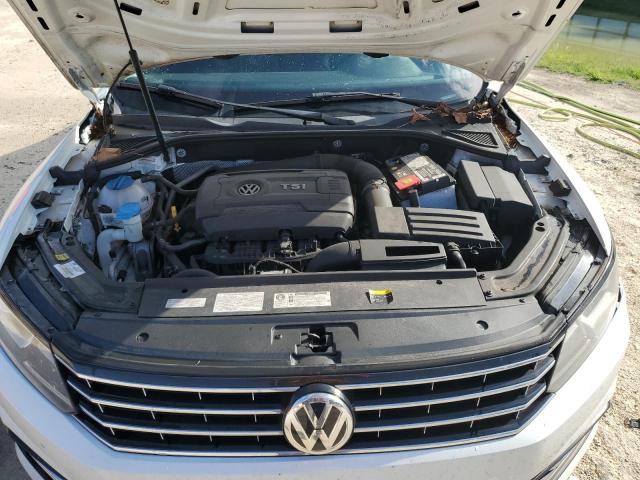 Photo 11 from auction – 2017 VOLKSWAGEN PASSAT S with VIN 1VWAT7A39HC071900