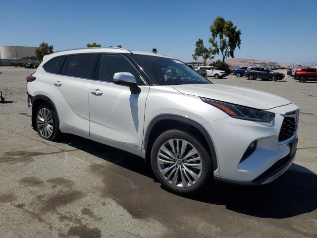 Photo 4 from auction – 2022 TOYOTA HIGHLANDER with VIN 5TDEBRCH8NS082408
