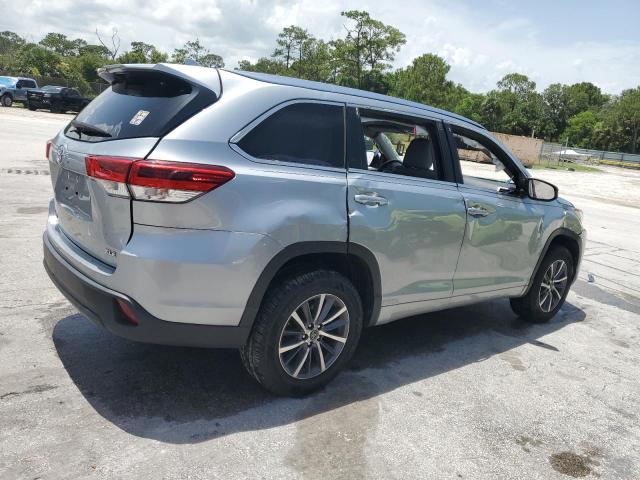 Photo 3 from auction – 2017 TOYOTA HIGHLANDER with VIN 5TDKZRFH9HS517726