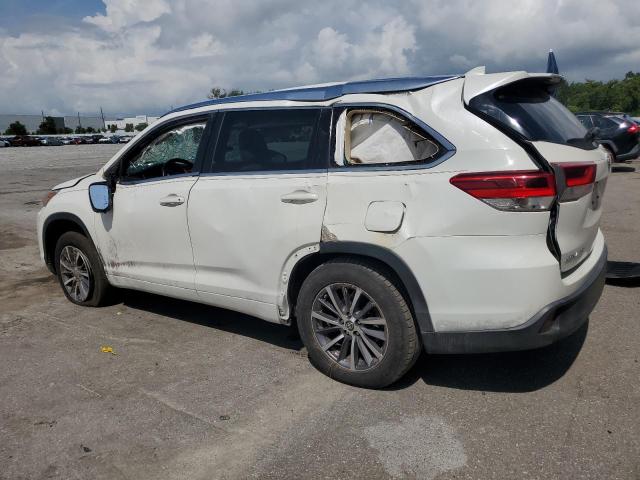 Photo 2 from auction – 2018 TOYOTA HIGHLANDER with VIN 5TDKZRFH0JS268979