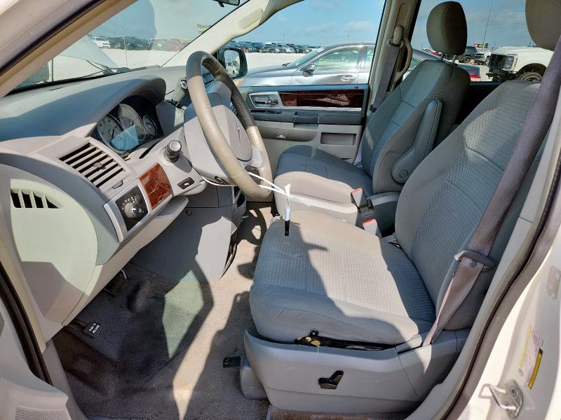 Photo 7 from auction – 2010 CHRYSLER TOWN & COU with VIN 2A4RR5D10AR183110