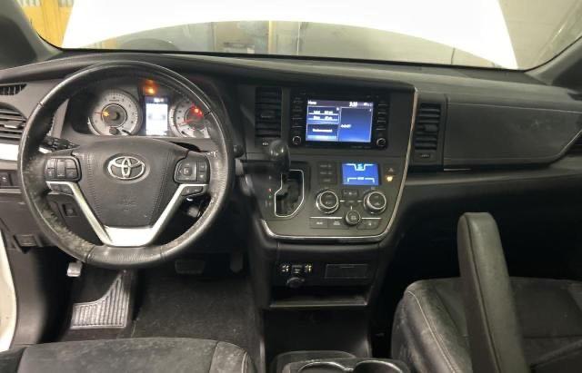 Photo 9 from auction – 2018 TOYOTA SIENNA SE with VIN 5TDXZ3DC1JS918378