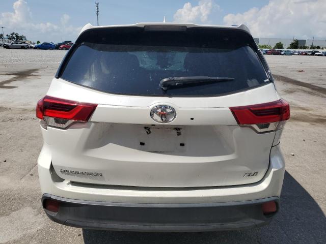 Photo 6 from auction – 2018 TOYOTA HIGHLANDER with VIN 5TDKZRFH0JS268979
