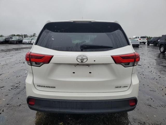 Photo 6 from auction – 2018 TOYOTA HIGHLANDER with VIN 5TDJZRFH2JS827735