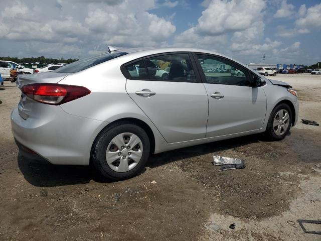 Photo 3 from auction – 2017 KIA FORTE LX with VIN 3KPFK4A72HE083375
