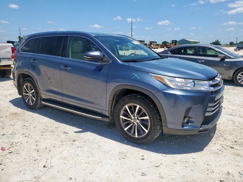 Photo 4 from auction – 2017 TOYOTA HIGHLANDER with VIN 5TDKZRFH1HS519079