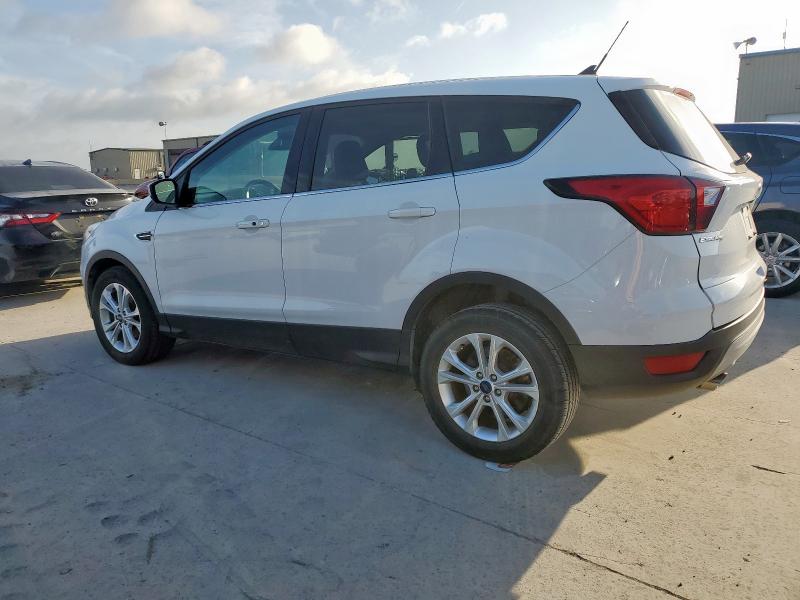Photo 2 from auction – 2019 FORD ESCAPE SE with VIN 1FMCU0GD1KUB20018