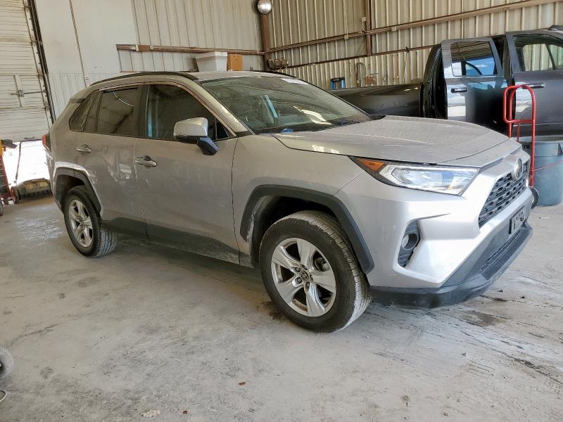 Photo 4 from auction – 2021 TOYOTA RAV4 XLE with VIN 2T3W1RFV5MC110527