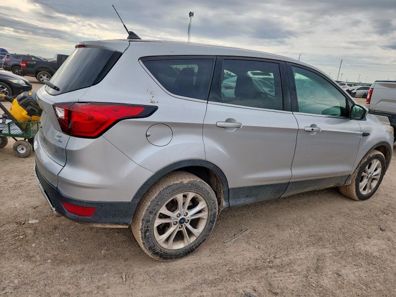 Photo 3 from auction – 2019 FORD ESCAPE SE with VIN 1FMCU9G91KUB07480