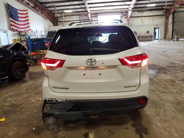 Photo 6 from auction – 2018 TOYOTA HIGHLANDER with VIN 5TDJZRFH3JS531607