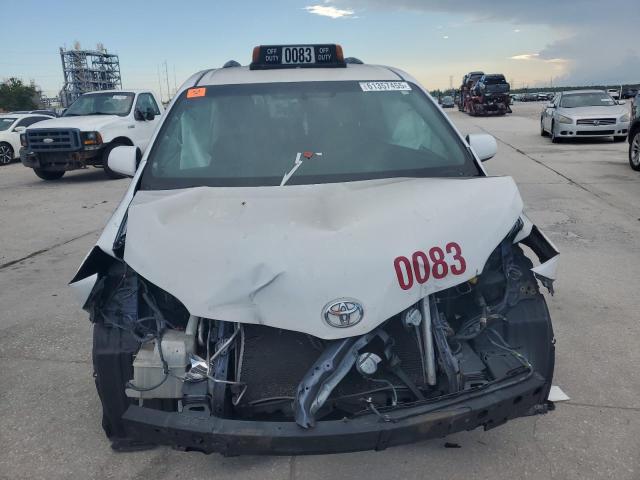Photo 5 from auction – 2017 TOYOTA SIENNA LE with VIN 5TDKZ3DC5HS787654