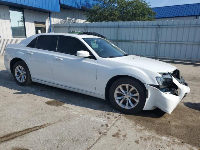 Photo 4 from auction – 2016 CHRYSLER 300 LIMITE with VIN 2C3CCAAG0GH161450