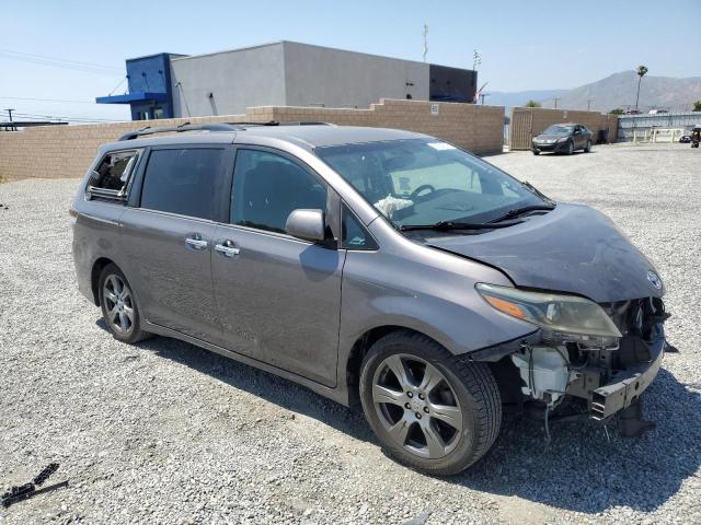 Photo 4 from auction – 2017 TOYOTA SIENNA SE with VIN 5TDXZ3DC8HS785838