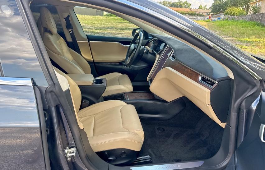 Photo 5 from auction – 2017 TESLA MODEL S with VIN 5YJSA1E14HF195384
