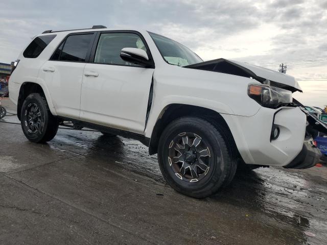 Photo 4 from auction – 2016 TOYOTA 4RUNNER SR with VIN JTEBU5JR2G5307895