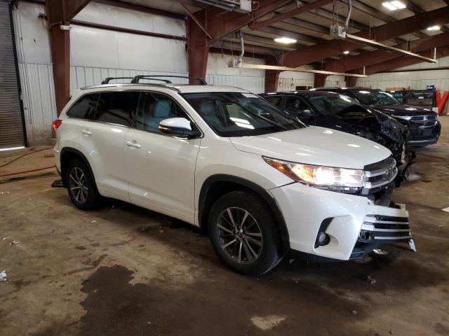 Photo 4 from auction – 2018 TOYOTA HIGHLANDER with VIN 5TDJZRFH3JS531607