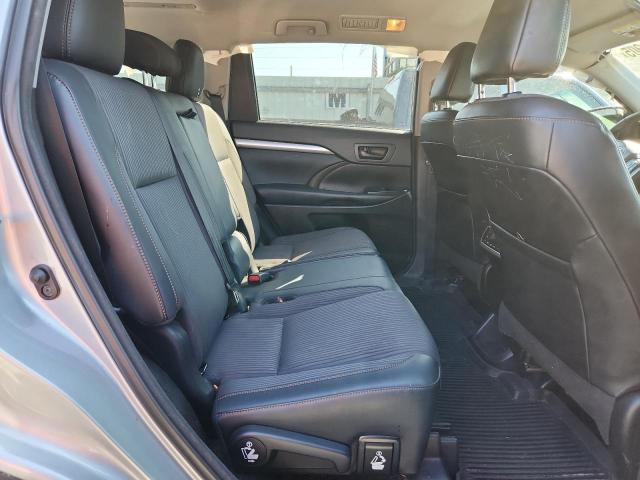 Photo 11 from auction – 2018 TOYOTA HIGHLANDER with VIN 5TDBZRFHXJS484743