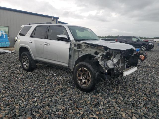 Photo 4 from auction – 2019 TOYOTA 4RUNNER SR with VIN JTEBU5JRXK5618158