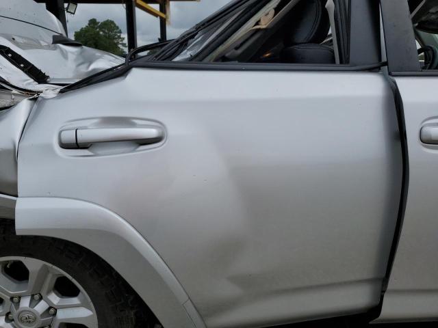 Photo 11 from auction – 2018 TOYOTA 4RUNNER SR with VIN JTEBU5JR1J5572301