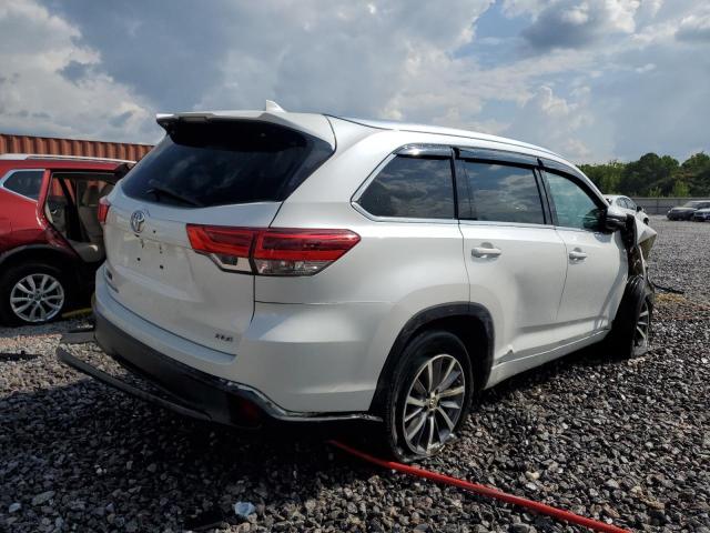 Photo 3 from auction – 2018 TOYOTA HIGHLANDER with VIN 5TDKZRFH6JS272650