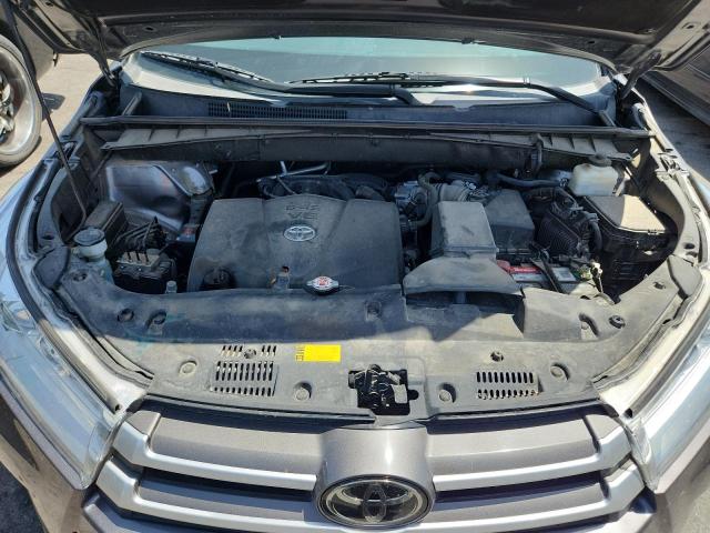 Photo 12 from auction – 2018 TOYOTA HIGHLANDER with VIN 5TDJZRFH1JS871628