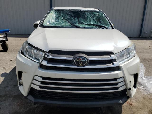 Photo 5 from auction – 2018 TOYOTA HIGHLANDER with VIN 5TDKZRFH0JS268979