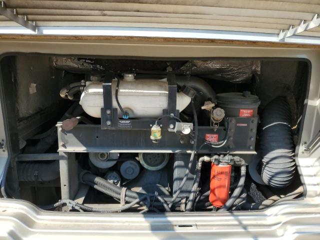 Photo 12 from auction – 2002 FREIGHTLINER CHASSIS X with VIN 4UZAAHBS52CK52032