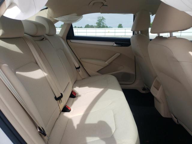 Photo 10 from auction – 2017 VOLKSWAGEN PASSAT S with VIN 1VWAT7A33HC047009