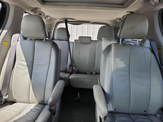Photo 10 from auction – 2011 TOYOTA SIENNA XLE with VIN 5TDYK3DC6BS024449