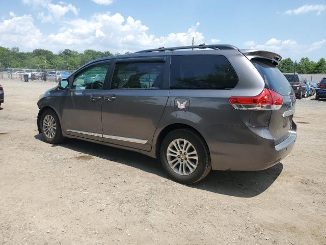 Photo 2 from auction – 2011 TOYOTA SIENNA XLE with VIN 5TDYK3DC2BS053320