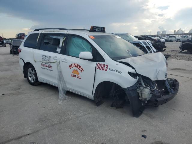 Photo 4 from auction – 2017 TOYOTA SIENNA LE with VIN 5TDKZ3DC5HS787654