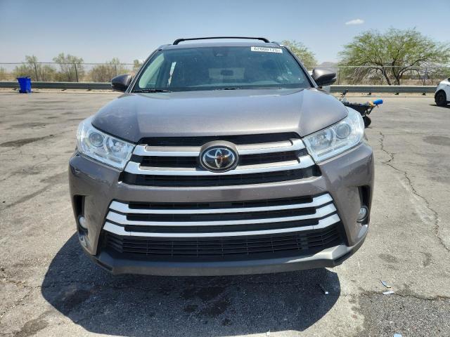 Zdjęcie 5 z aukcji – 2018 TOYOTA HIGHLANDER z VIN 5TDJZRFH1JS871628