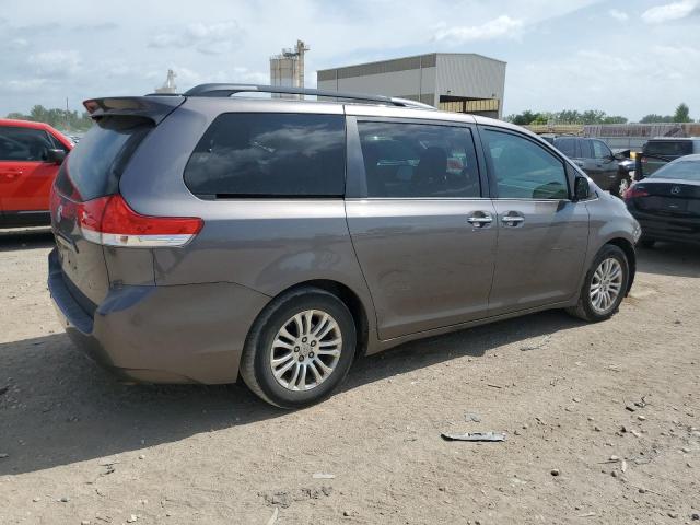 Photo 3 from auction – 2013 TOYOTA SIENNA XLE with VIN 5TDYK3DC4DS340158