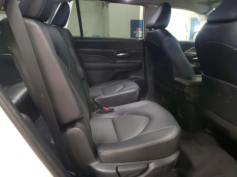 Photo 11 from auction – 2024 TOYOTA GRAND HIGHLANDER with VIN 5TDAAAB57RS064921
