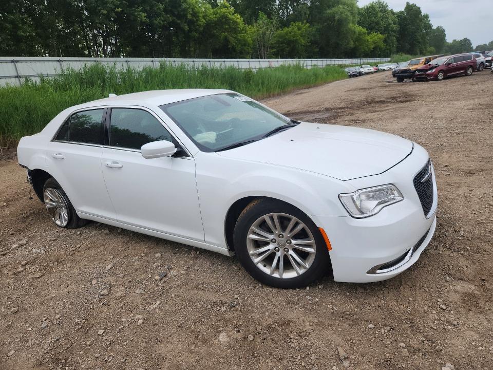 Photo 4 from auction – 2020 CHRYSLER 300 with VIN 2C3CCAAG1LH245982