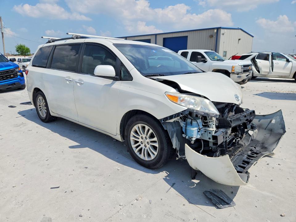 Photo 4 from auction – 2017 TOYOTA SIENNA with VIN 5TDYZ3DC1HS878768