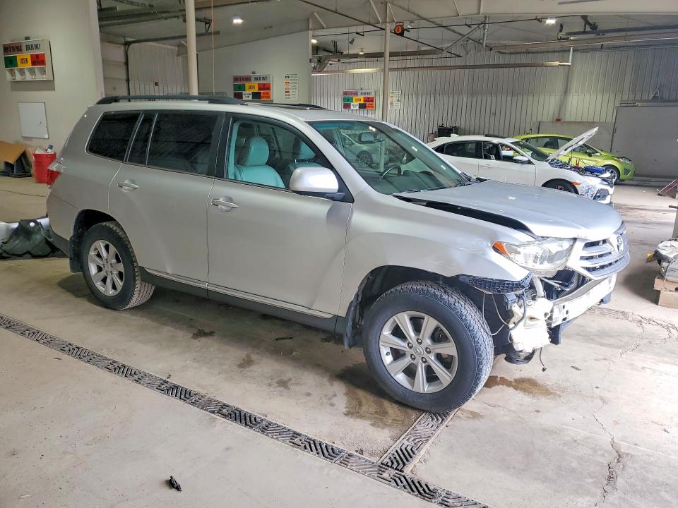 Photo 4 from auction – 2011 TOYOTA HIGHLANDER with VIN 5TDBK3EH1BS068732