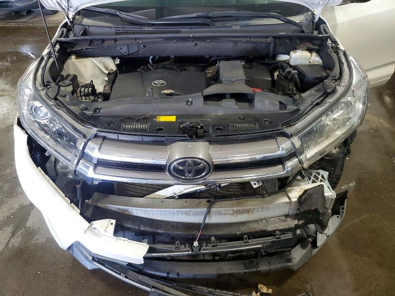 Photo 11 from auction – 2018 TOYOTA HIGHLANDER with VIN 5TDDZRFH9JS831715