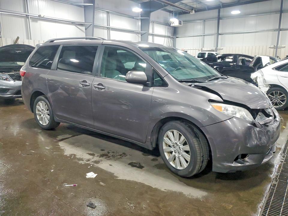 Photo 4 from auction – 2017 TOYOTA SIENNA with VIN 5TDJZ3DC9HS155199