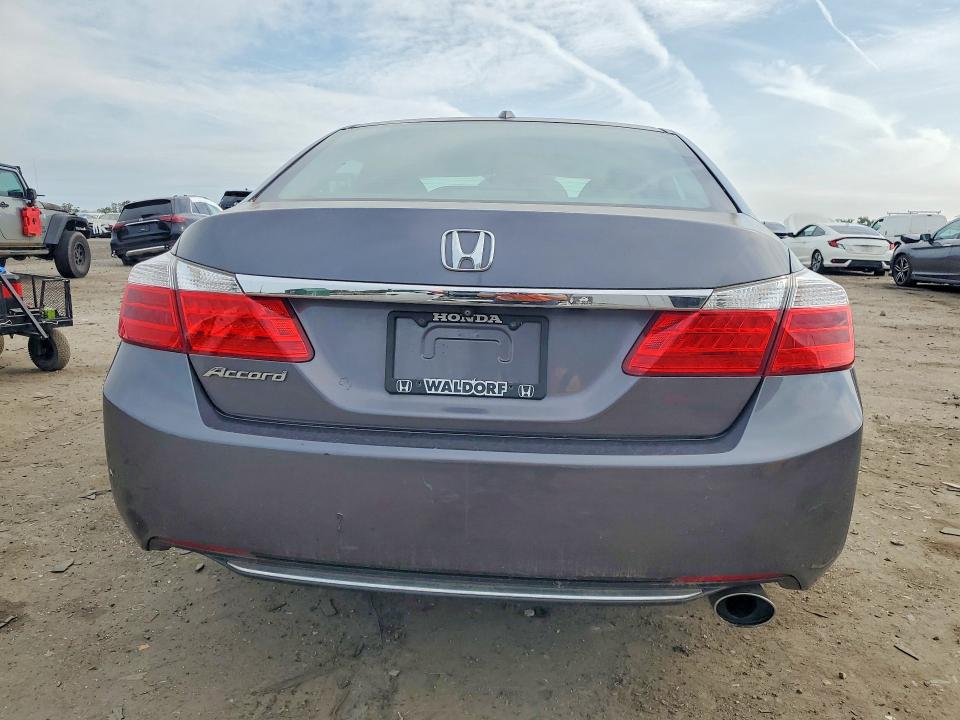 Photo 6 from auction – 2015 HONDA ACCORD with VIN 1HGCR2F88FA174852
