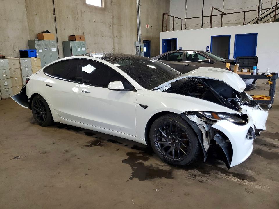 Foto 4 de la subasta – 2024 TESLA MODEL 3 con VIN 5YJ3E1EB9RF811941