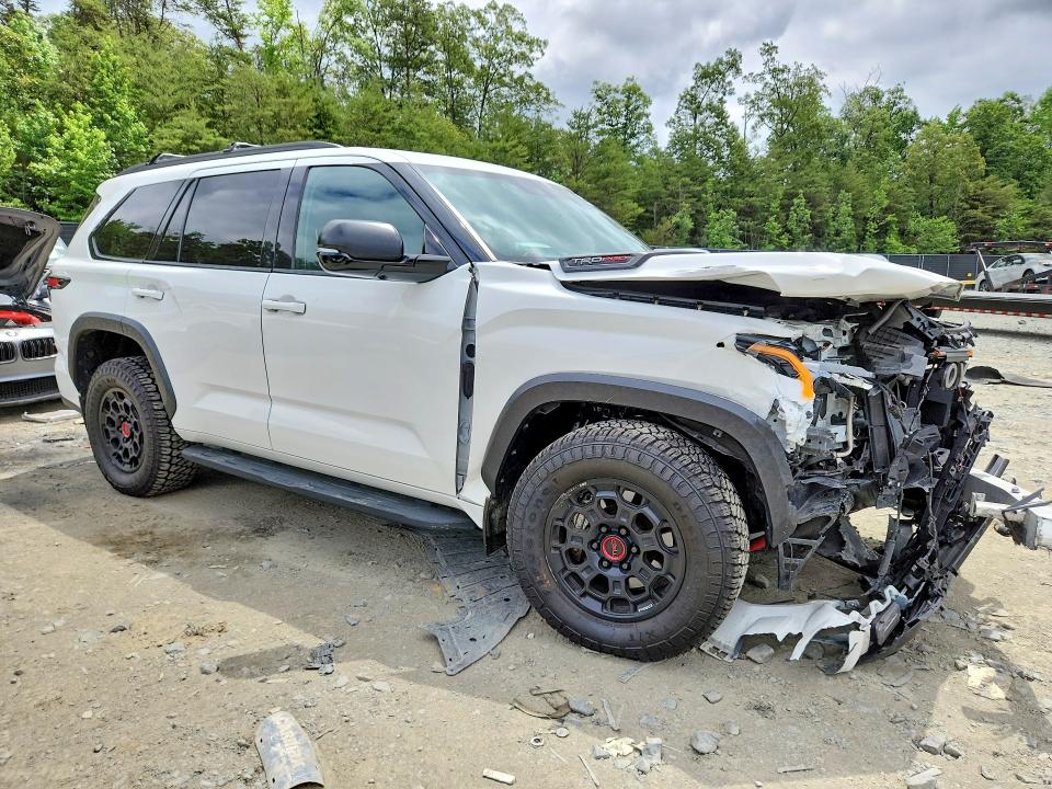 Photo 4 from auction – 2023 TOYOTA SEQUOIA with VIN 7SVAAABA2PX016639