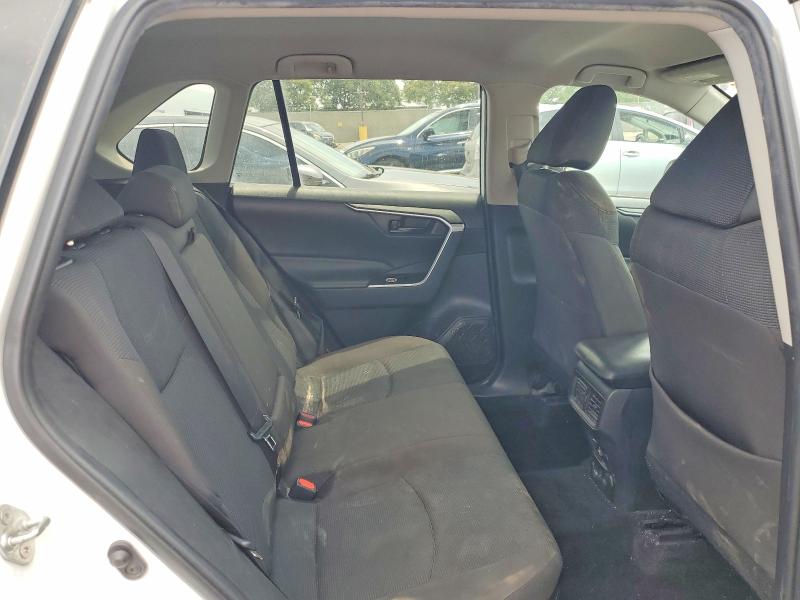 Photo 11 from auction – 2021 TOYOTA RAV4 with VIN 4T3MWRFV6MU039104