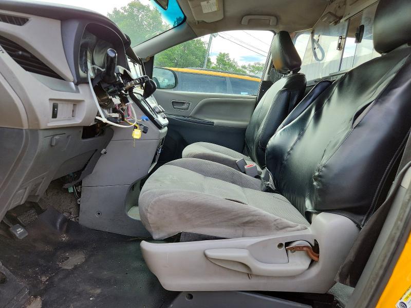 Foto 7 de la subasta – 2017 TOYOTA SIENNA con VIN 5TDZZ3DC1HS859903