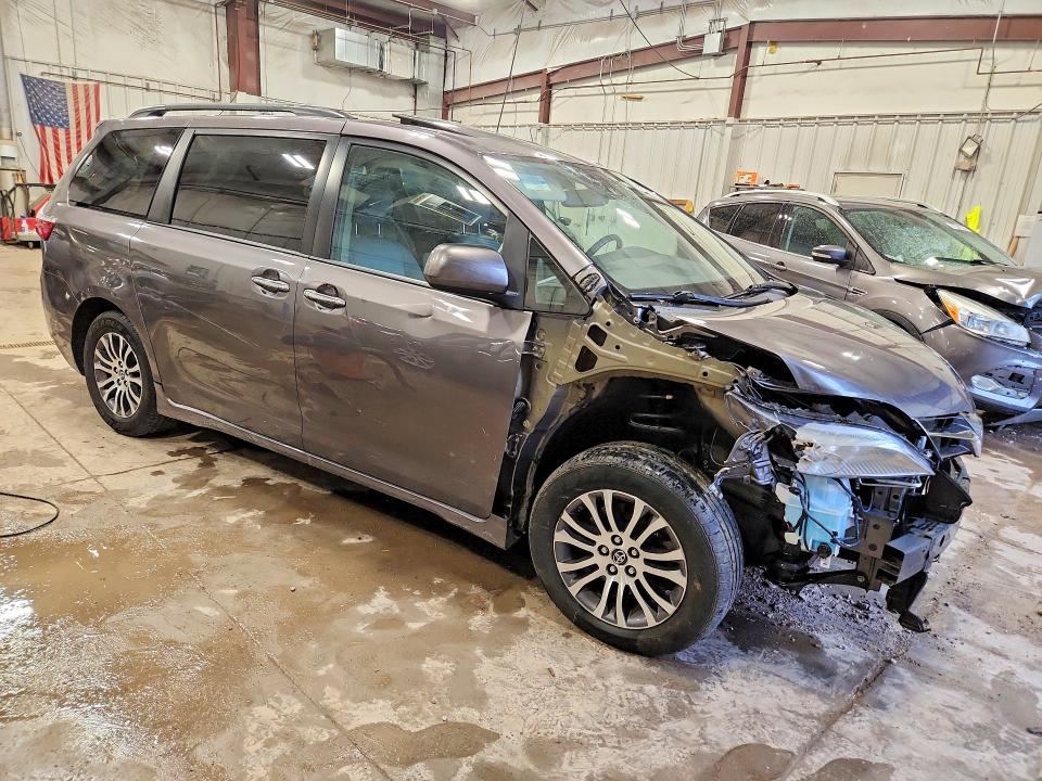 Photo 4 from auction – 2019 TOYOTA SIENNA with VIN 5TDYZ3DC6KS011678
