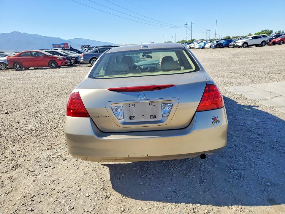 Photo 6 from auction – 2006 HONDA ACCORD with VIN JHMCM56866C010789