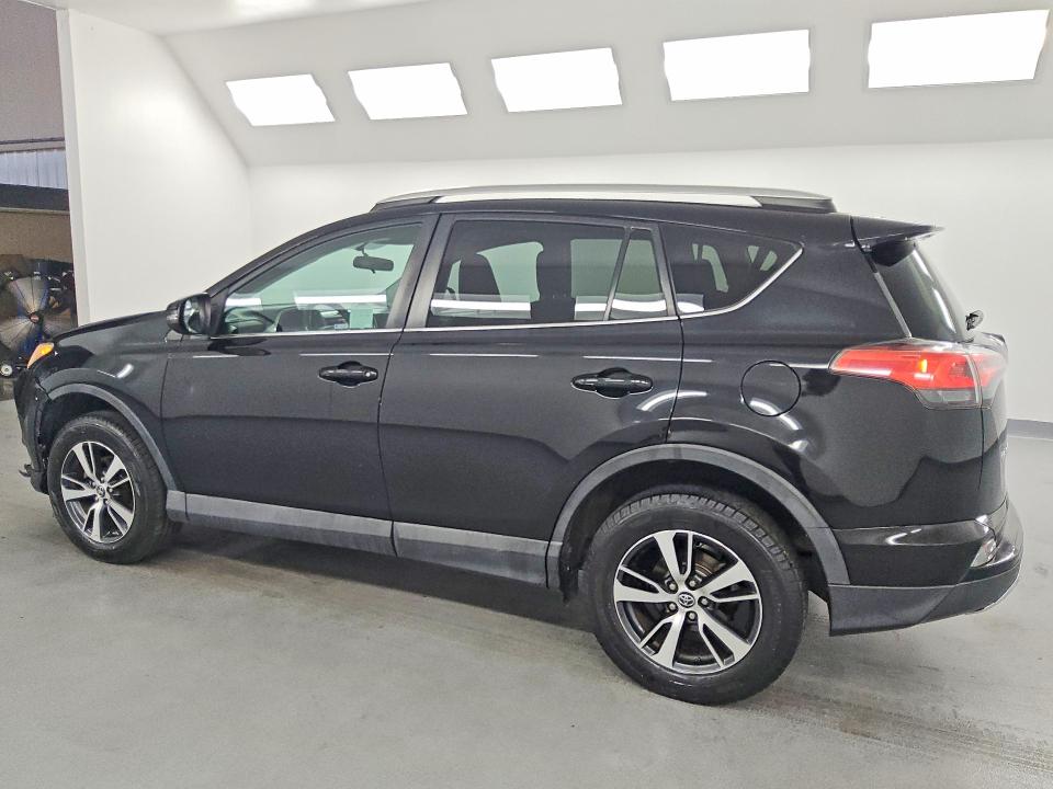 Photo 2 from auction – 2016 TOYOTA RAV4 with VIN 2T3WFREV9GW278001