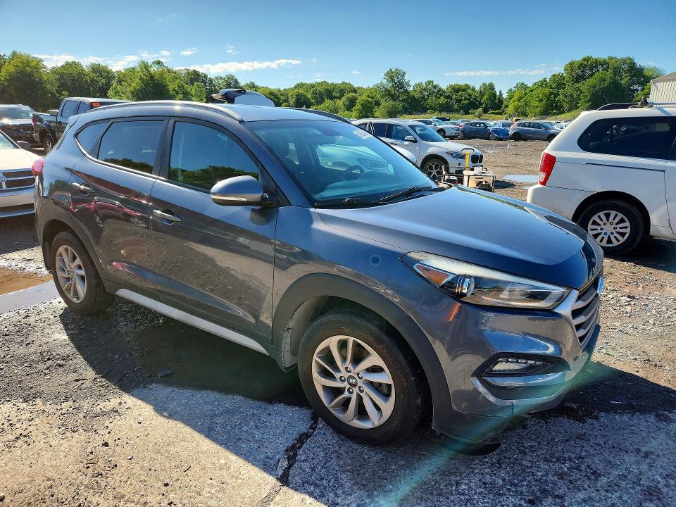 Photo 4 from auction – 2017 HYUNDAI TUCSON with VIN KM8J3CA23HU387012